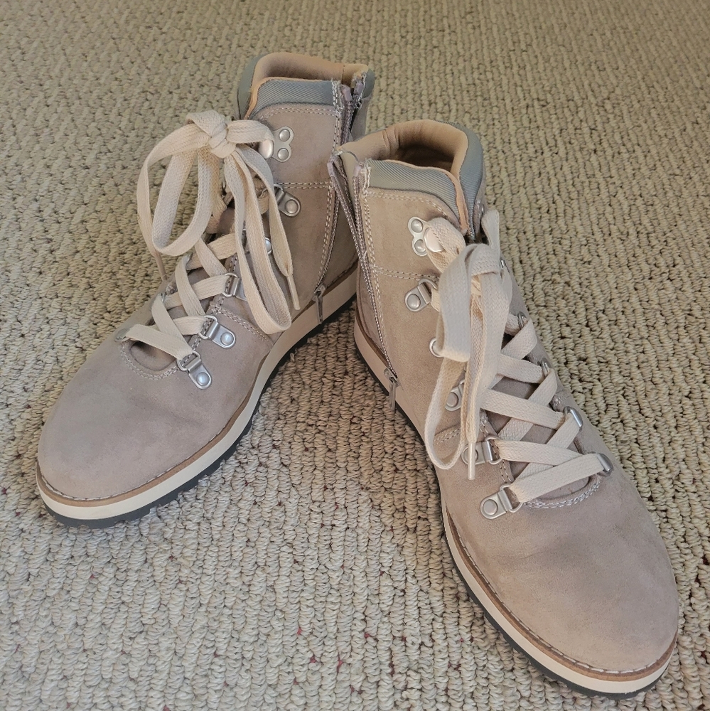 Universal Thread grey boots